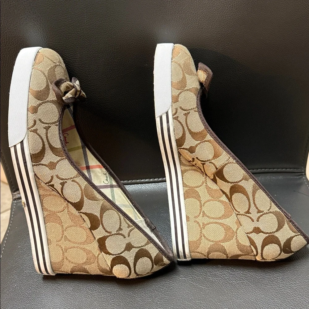 Coach Signature Sweetie Wedges - Tikonze Apapa Foundation - Picture 7 of 16
